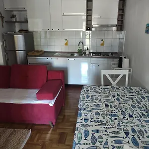 Vesna 2 Persons , Njivice Croazia